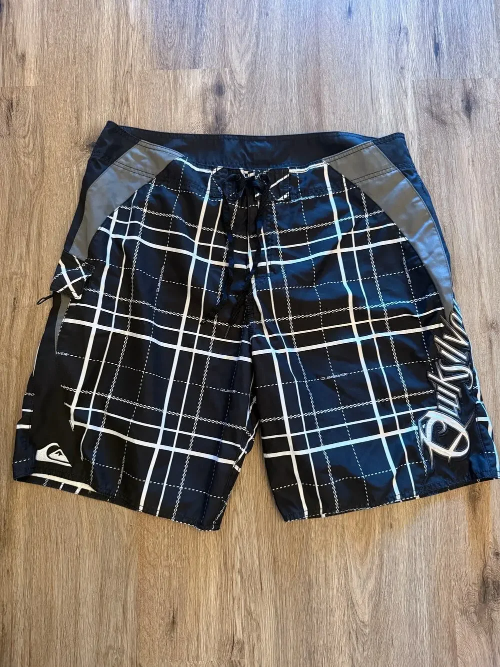 Quiksilver Black and White Plaid Swim Trunks Board Shorts Size 40